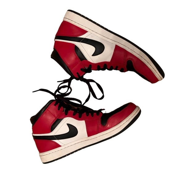 Air Jordan 1 Chicago High Top - Picture 2 of 4